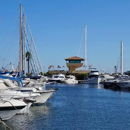 Centre-ville Du Lavandou 350 M De La *